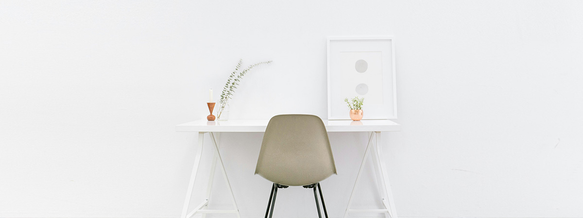 La Psicologia del Minimalismo: Come il Decluttering Mentale e Fisico Può Migliorare la Vita